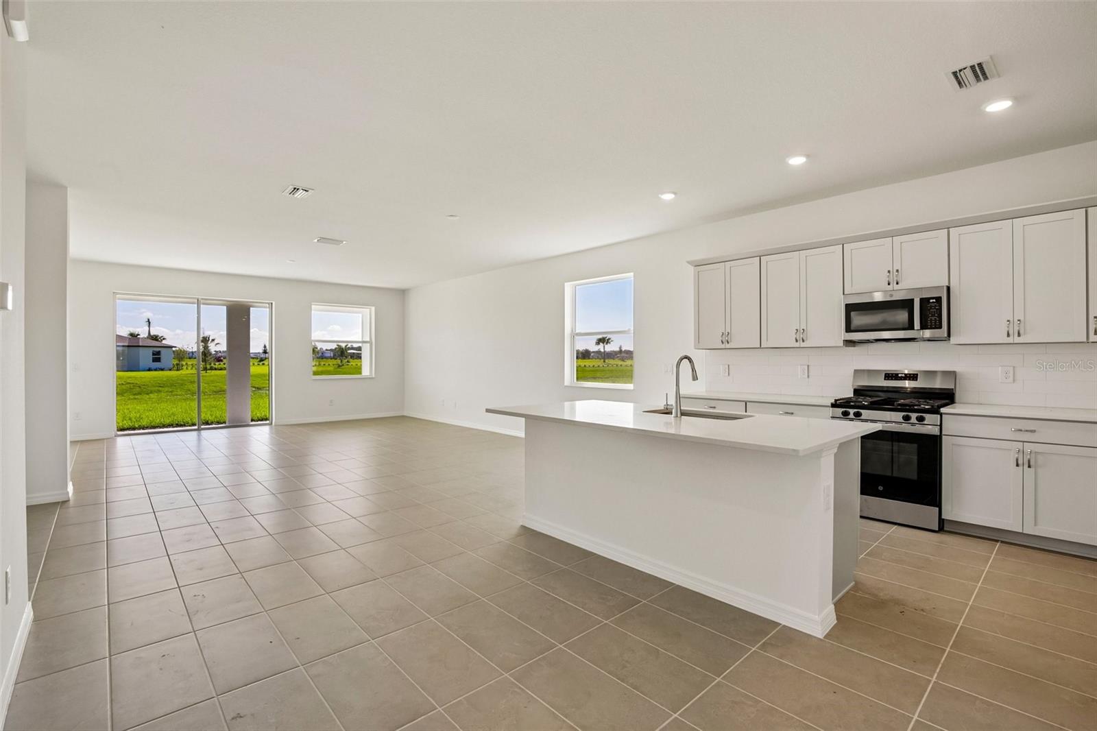 13740 BERTRAND AVE — photo 4