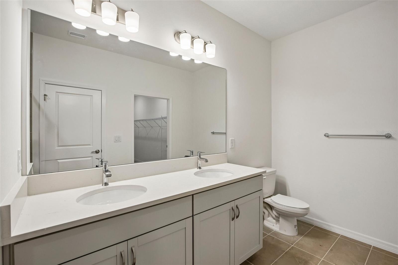 13740 BERTRAND AVE — photo 20