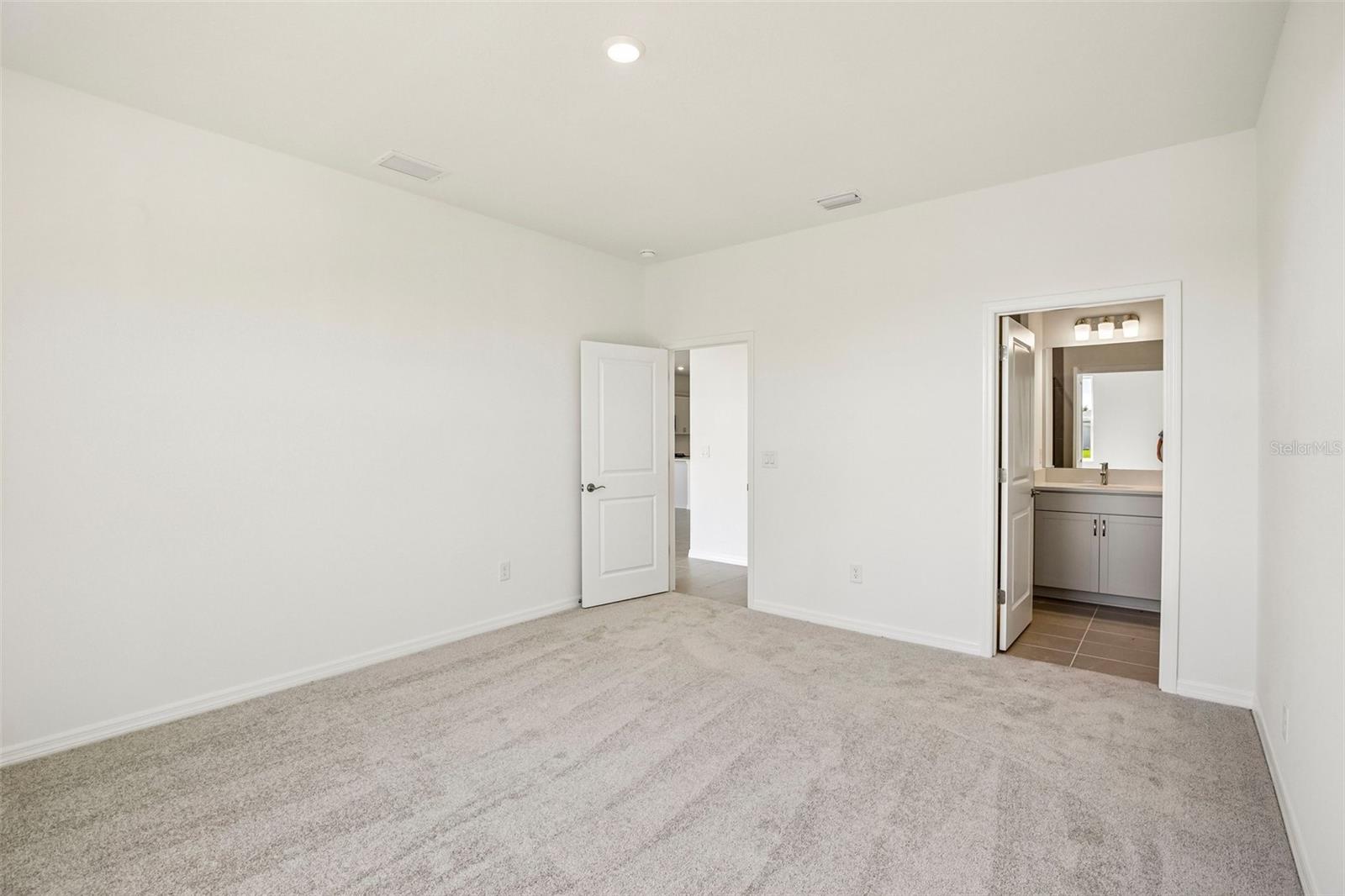 13740 BERTRAND AVE — photo 17