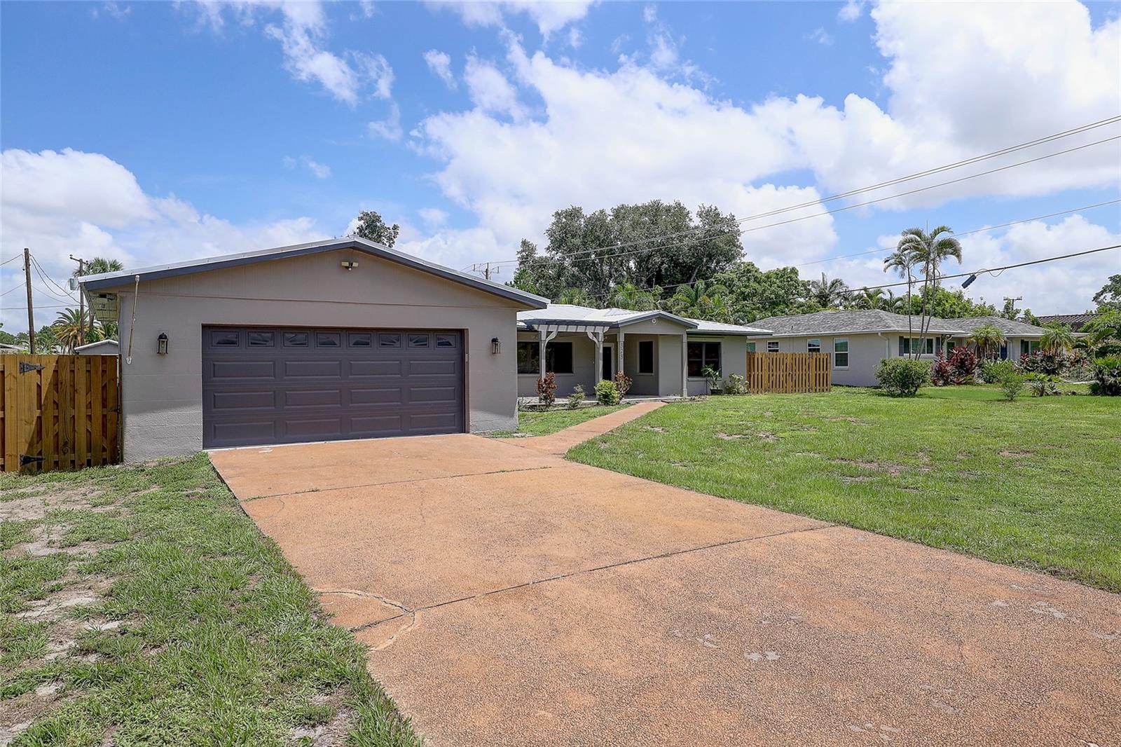 323 SUWANEE AVE — photo 2