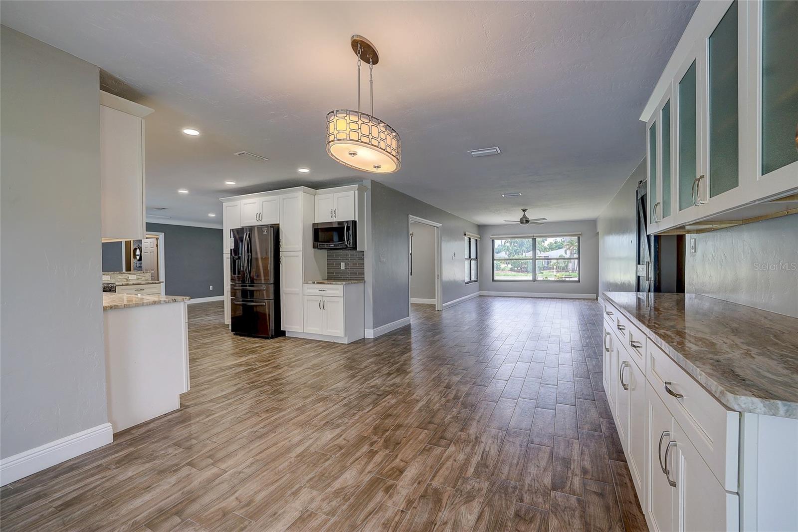 323 SUWANEE AVE — photo 32