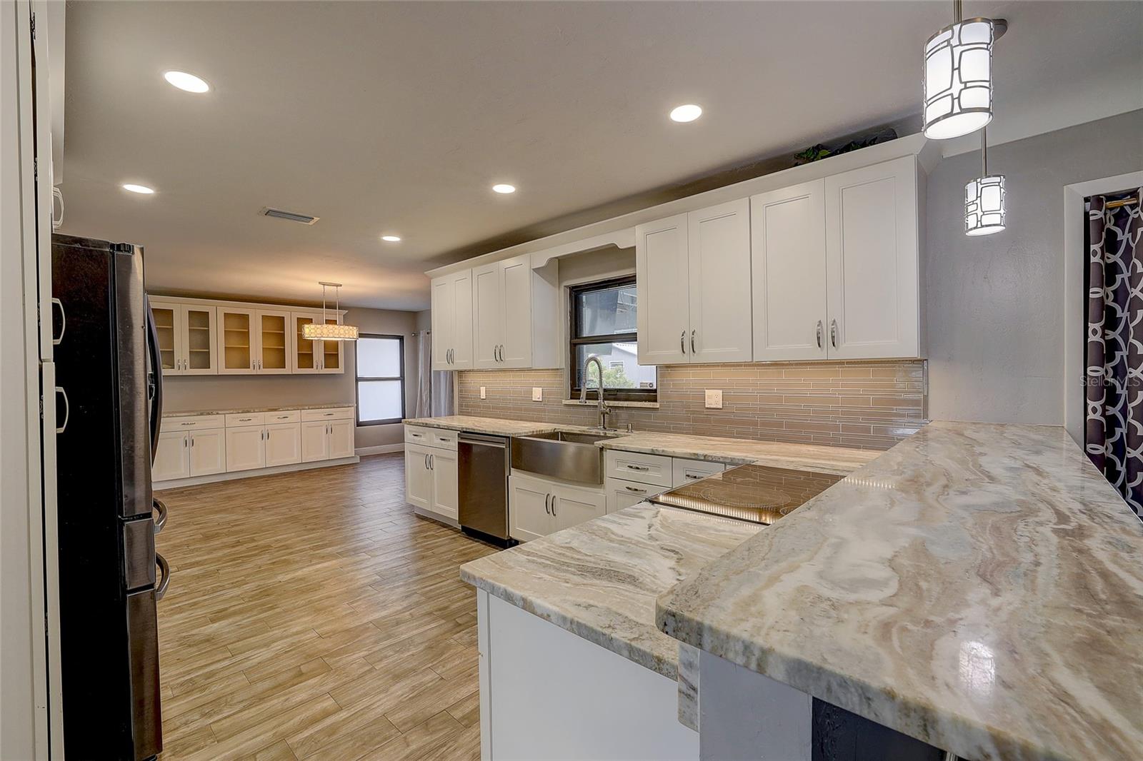 323 SUWANEE AVE — photo 18