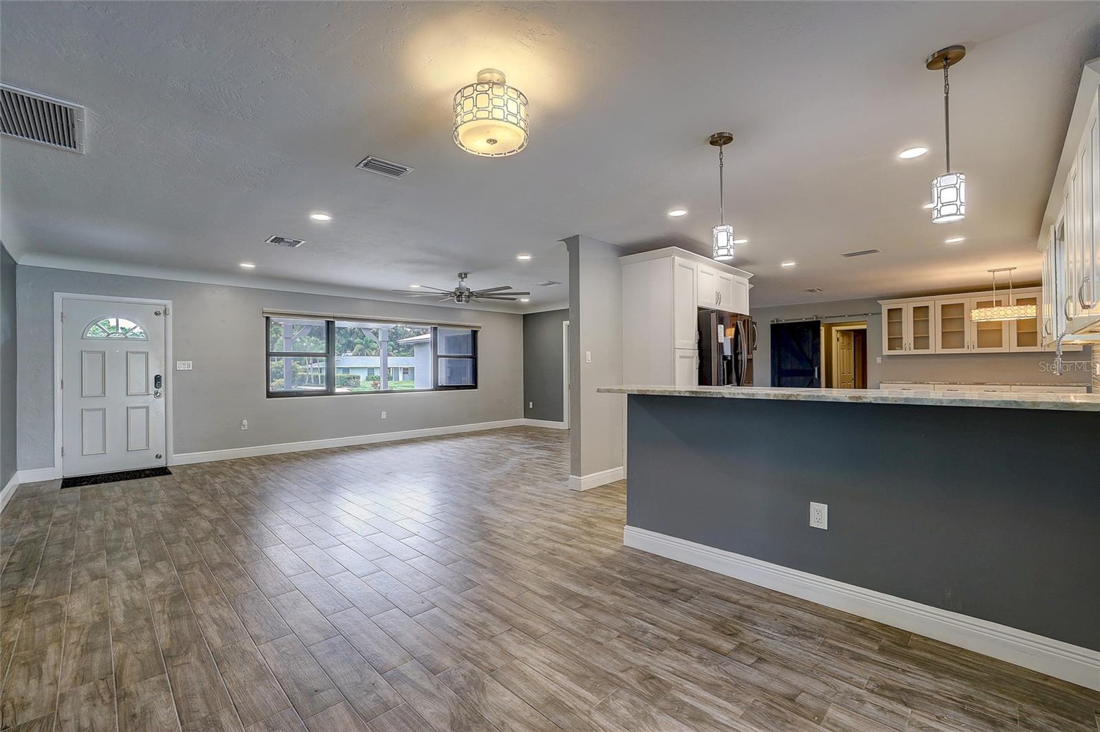 323 SUWANEE AVE — photo 14