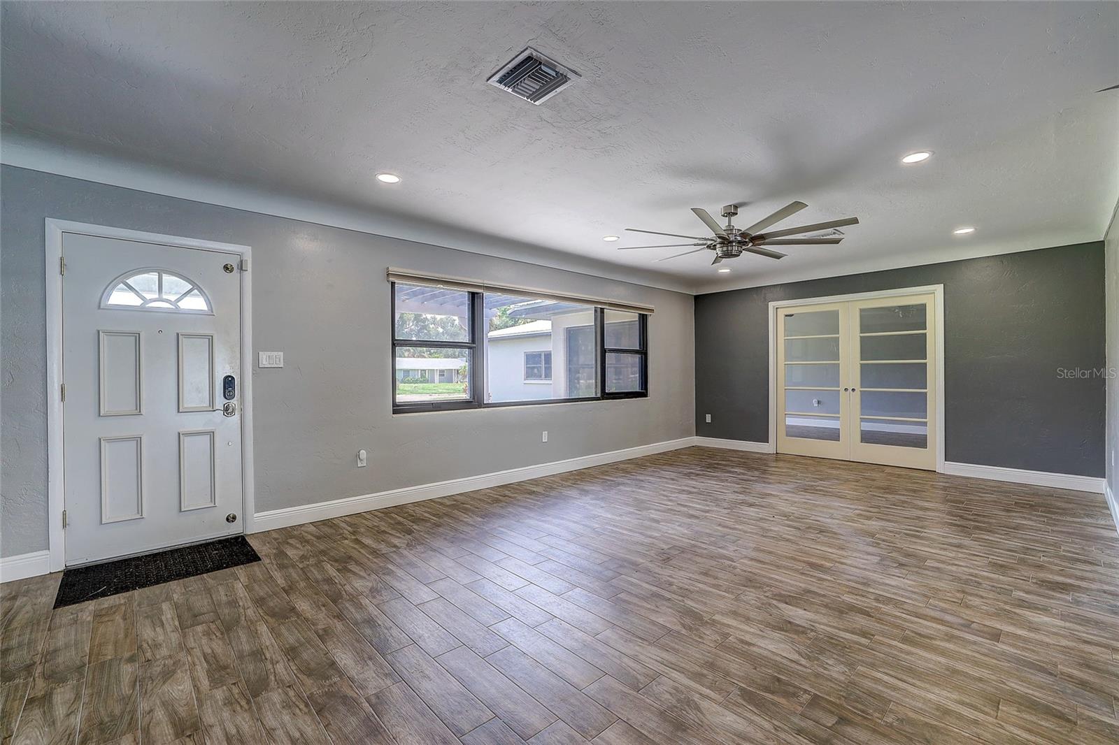 323 SUWANEE AVE — photo 19