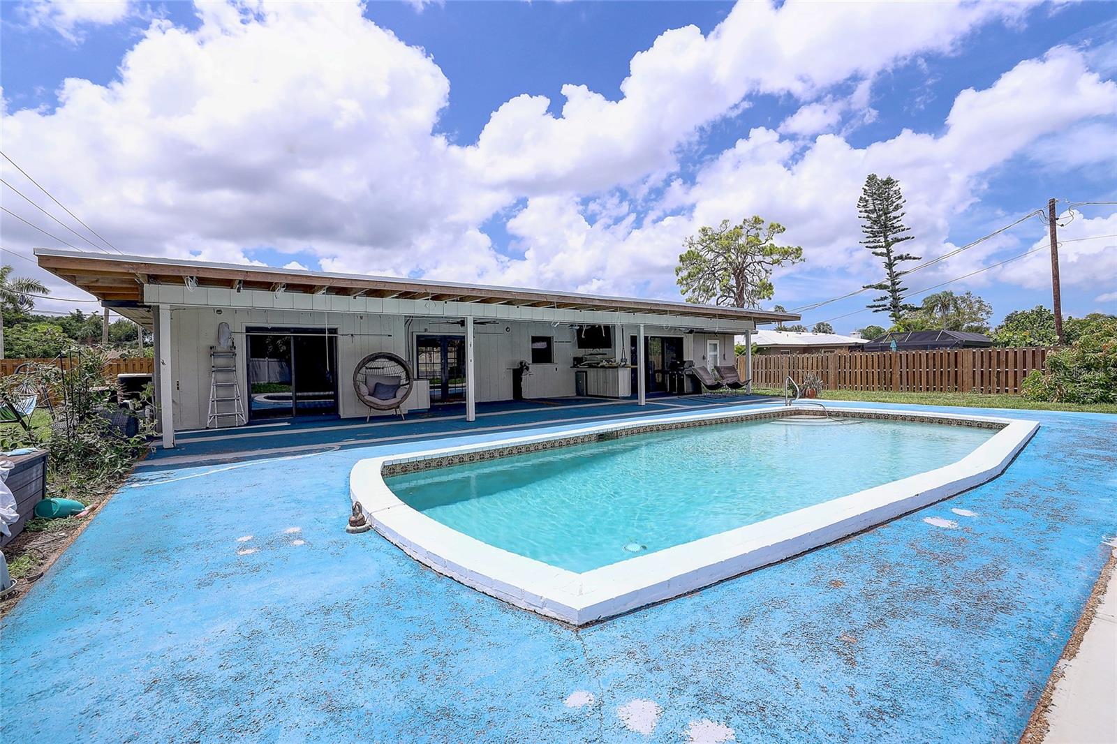 323 SUWANEE AVE — photo 63