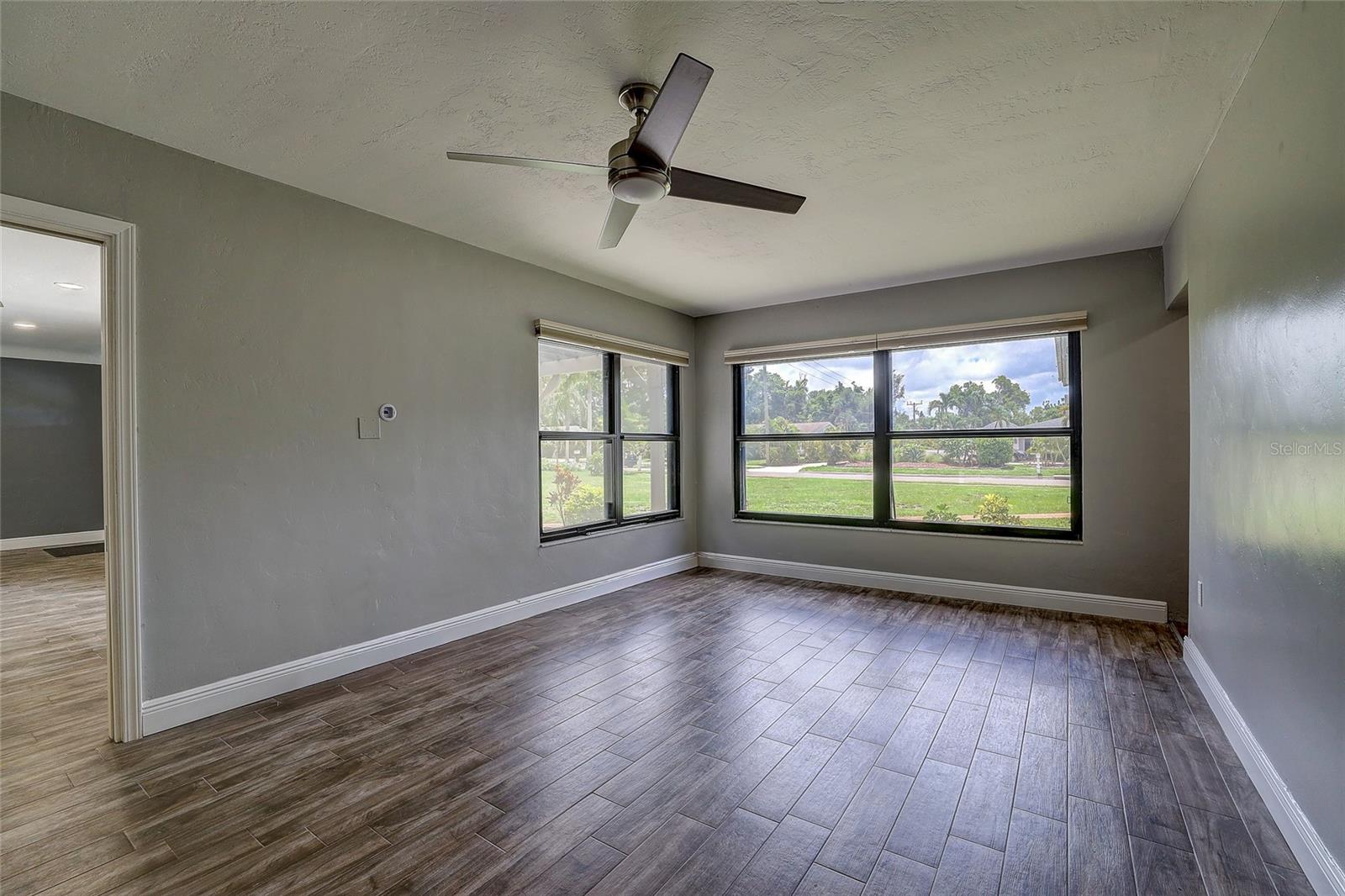 323 SUWANEE AVE — photo 24