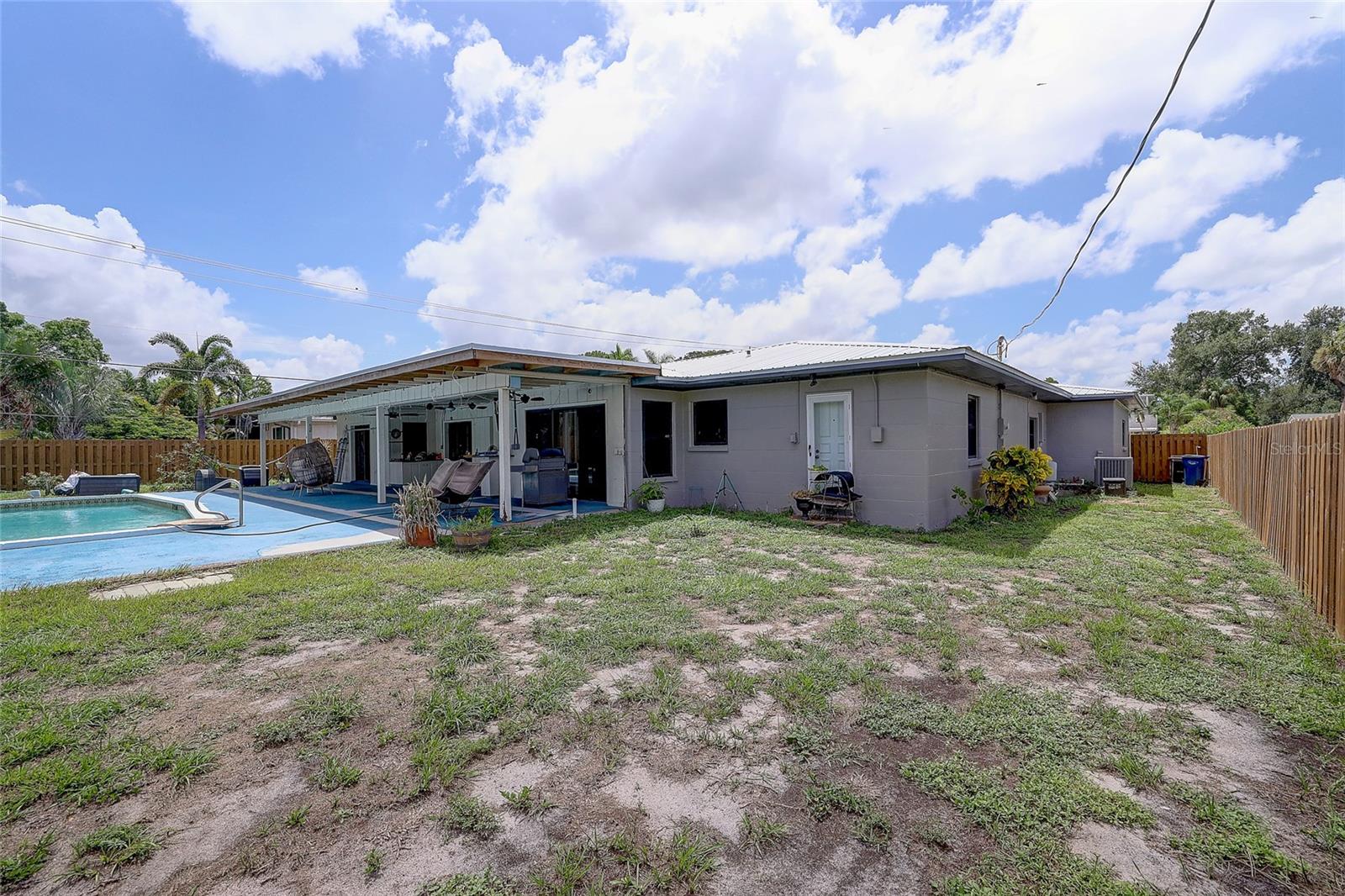 323 SUWANEE AVE — photo 69