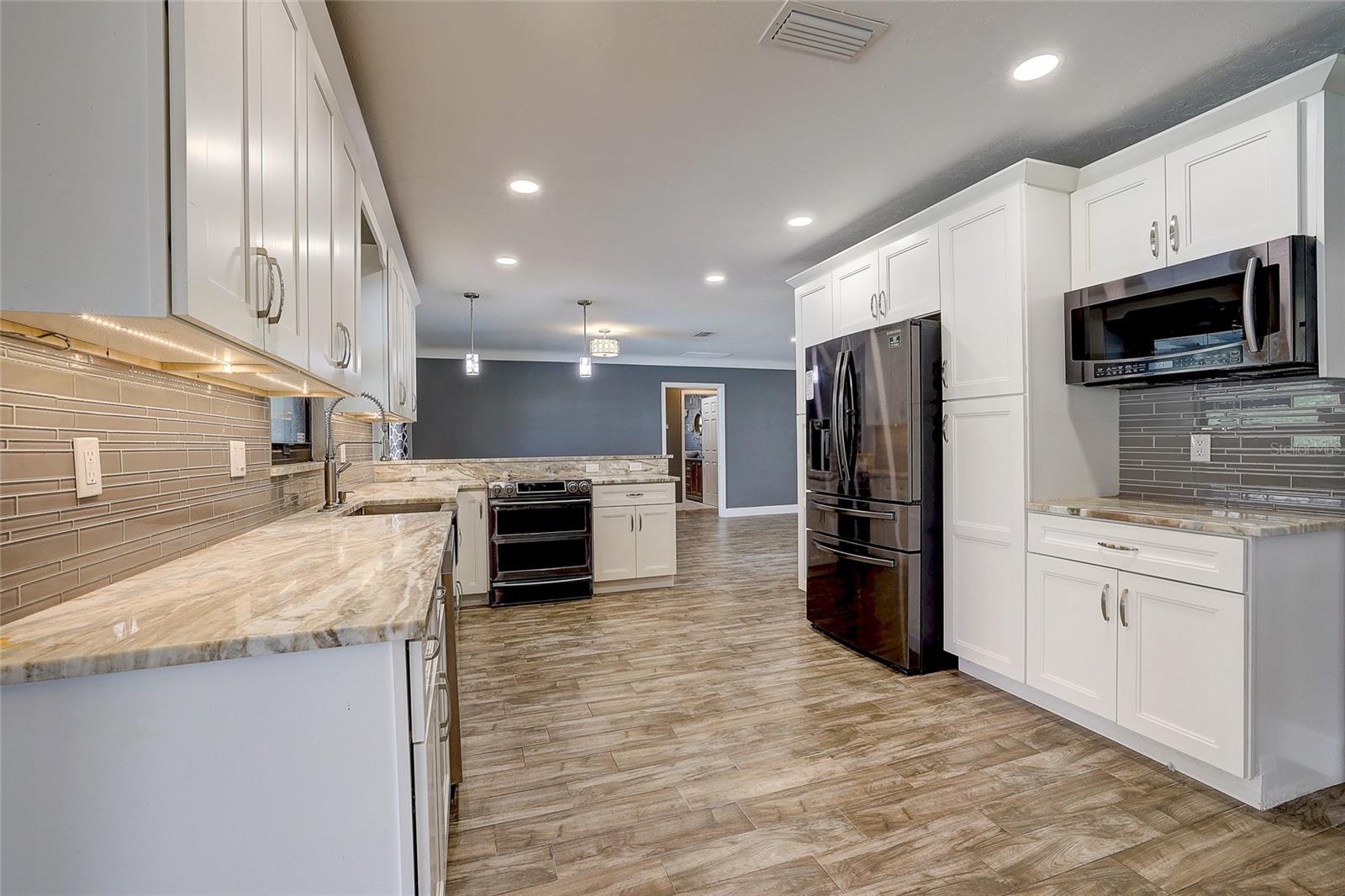 323 SUWANEE AVE — photo 16