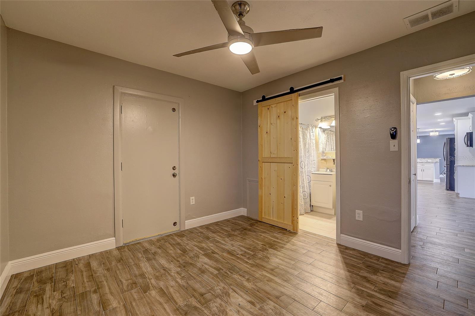 323 SUWANEE AVE — photo 58