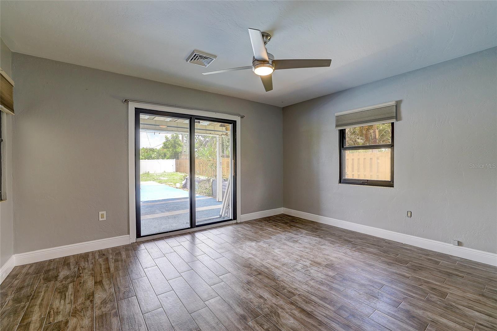 323 SUWANEE AVE — photo 34