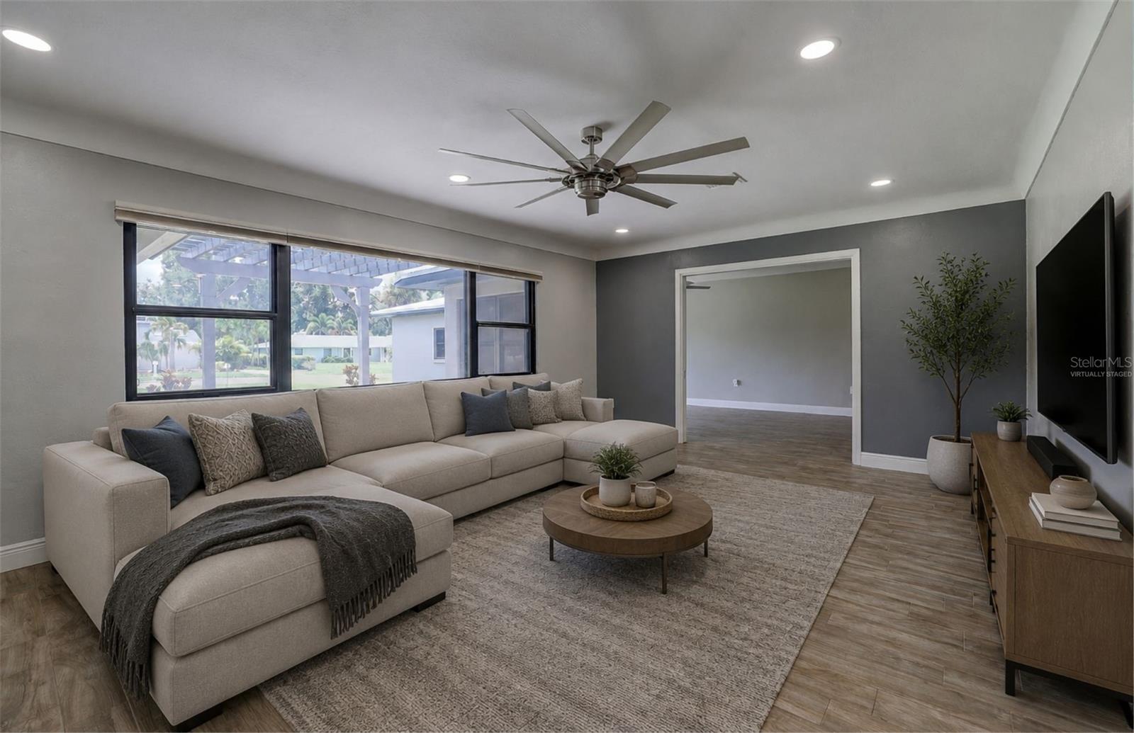 323 SUWANEE AVE — photo 8