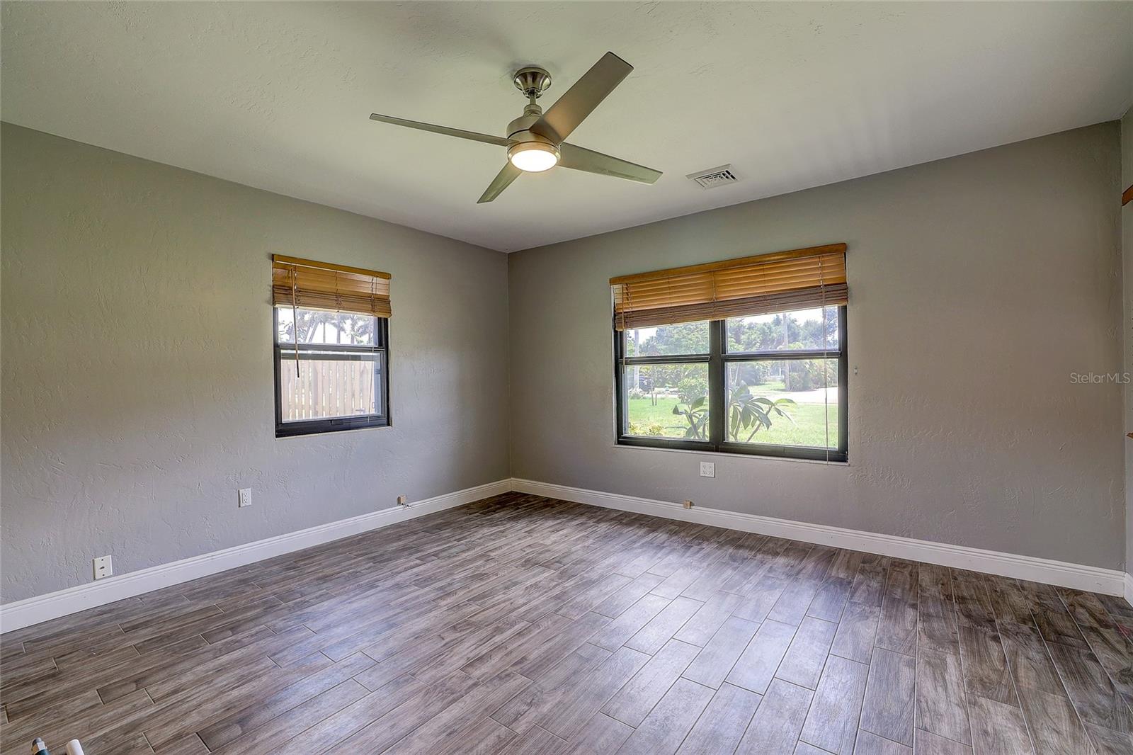 323 SUWANEE AVE — photo 45