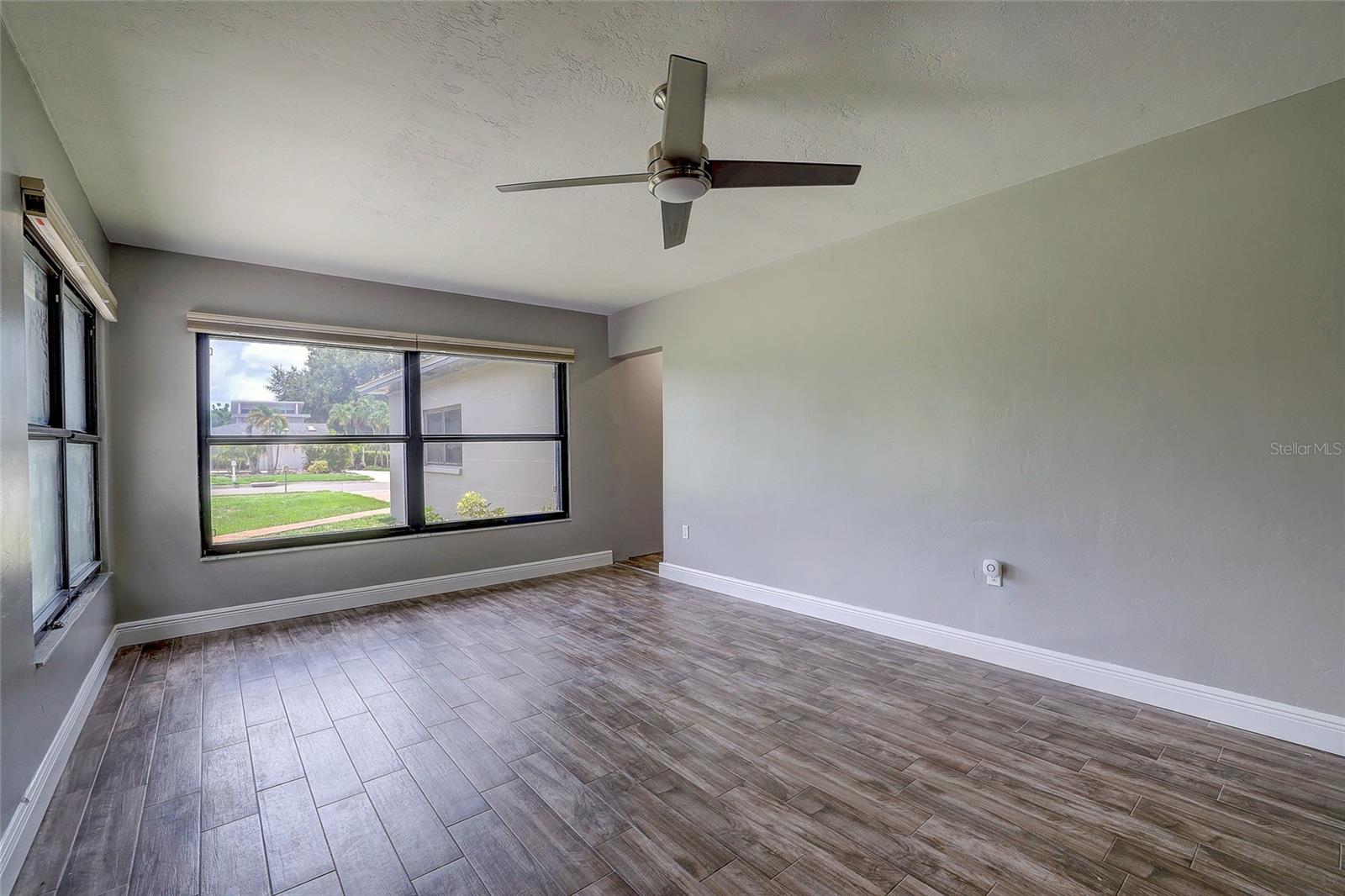 323 SUWANEE AVE — photo 23