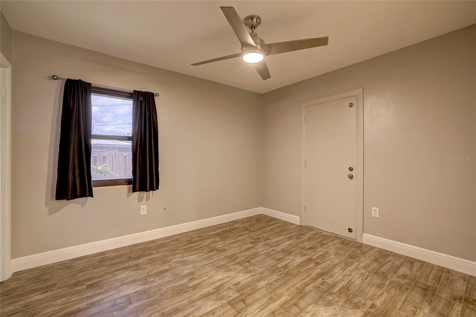 323 SUWANEE AVE — photo 56