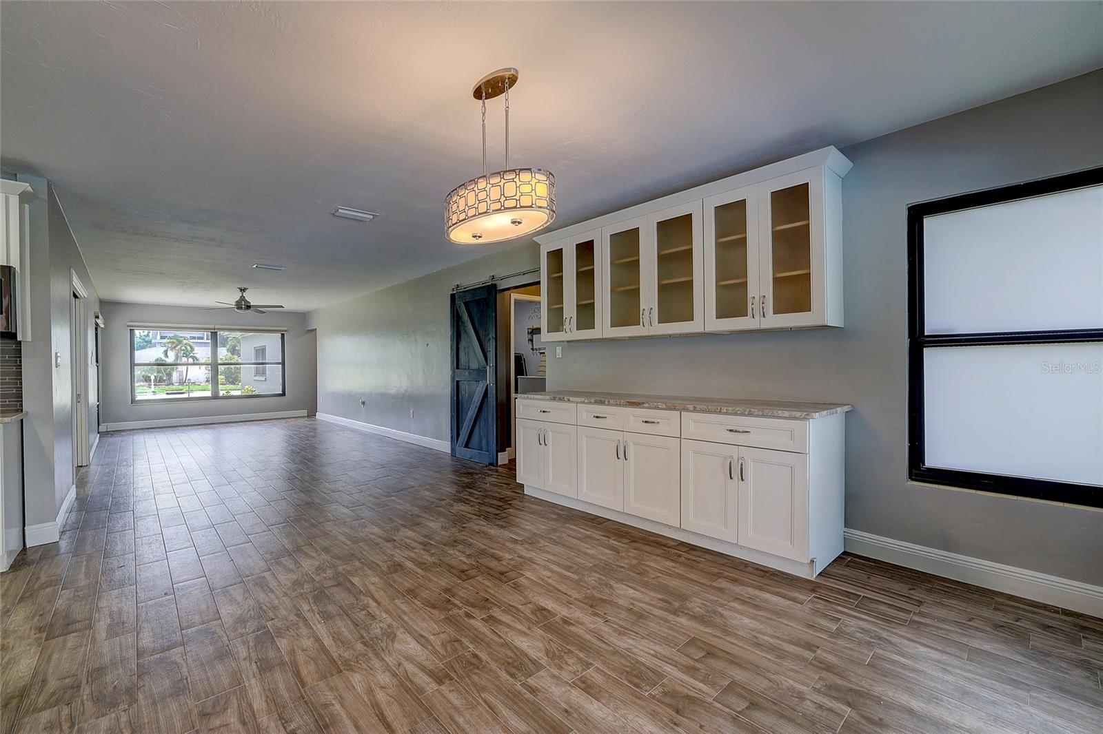 323 SUWANEE AVE — photo 31