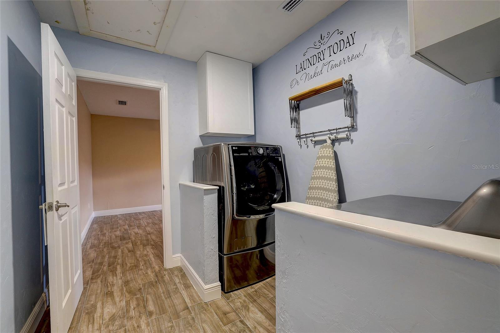 323 SUWANEE AVE — photo 54