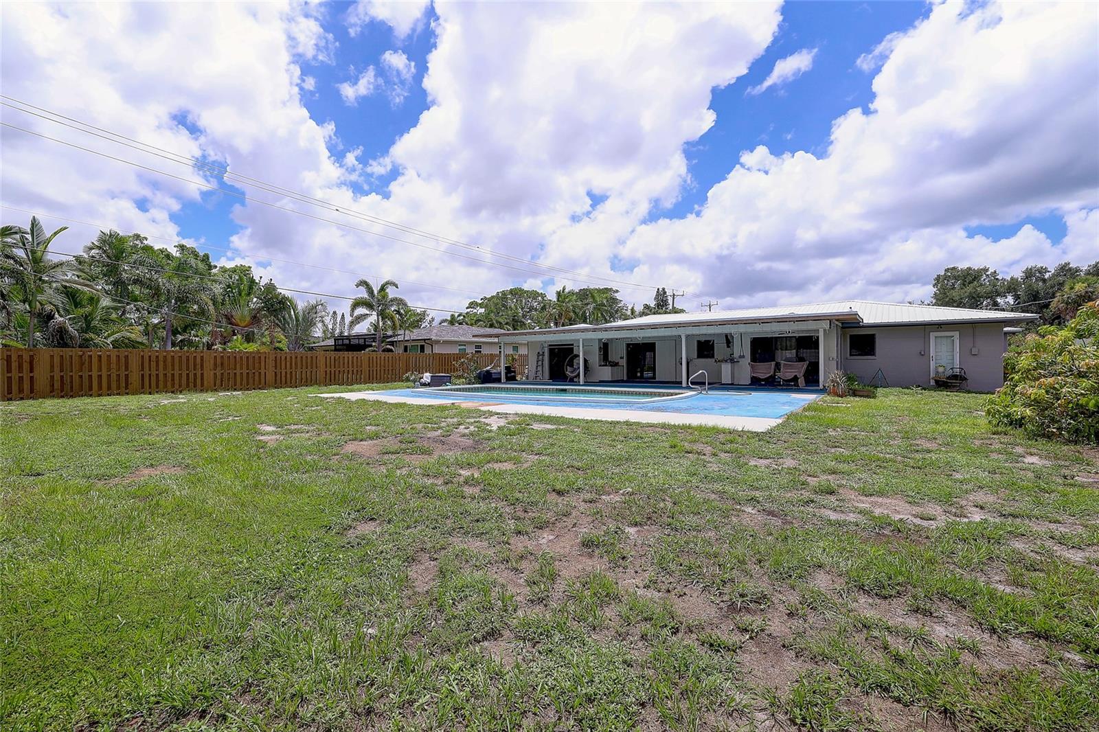 323 SUWANEE AVE — photo 67
