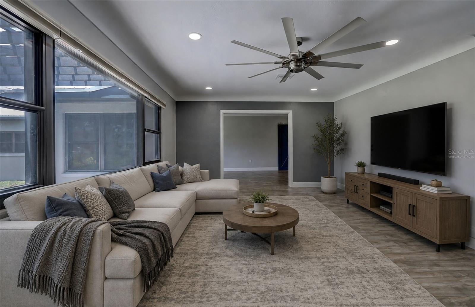 323 SUWANEE AVE — photo 5