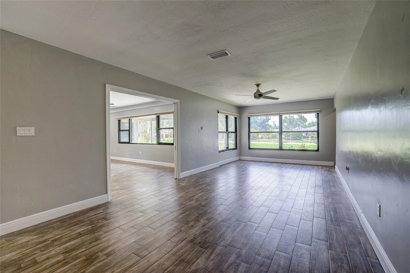 323 SUWANEE AVE — photo 25