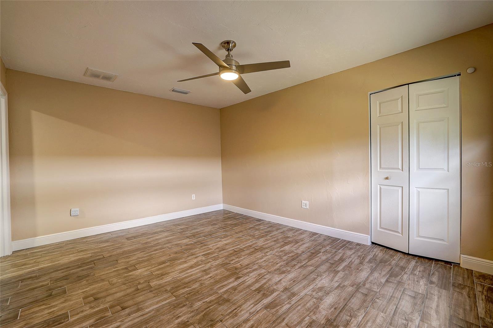 323 SUWANEE AVE — photo 51