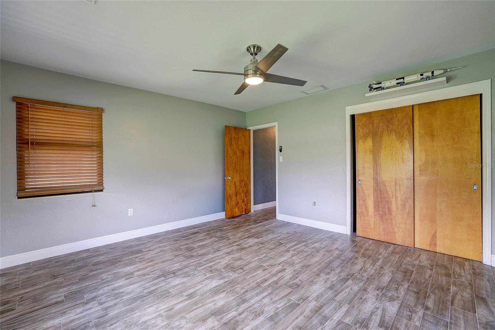 323 SUWANEE AVE — photo 46