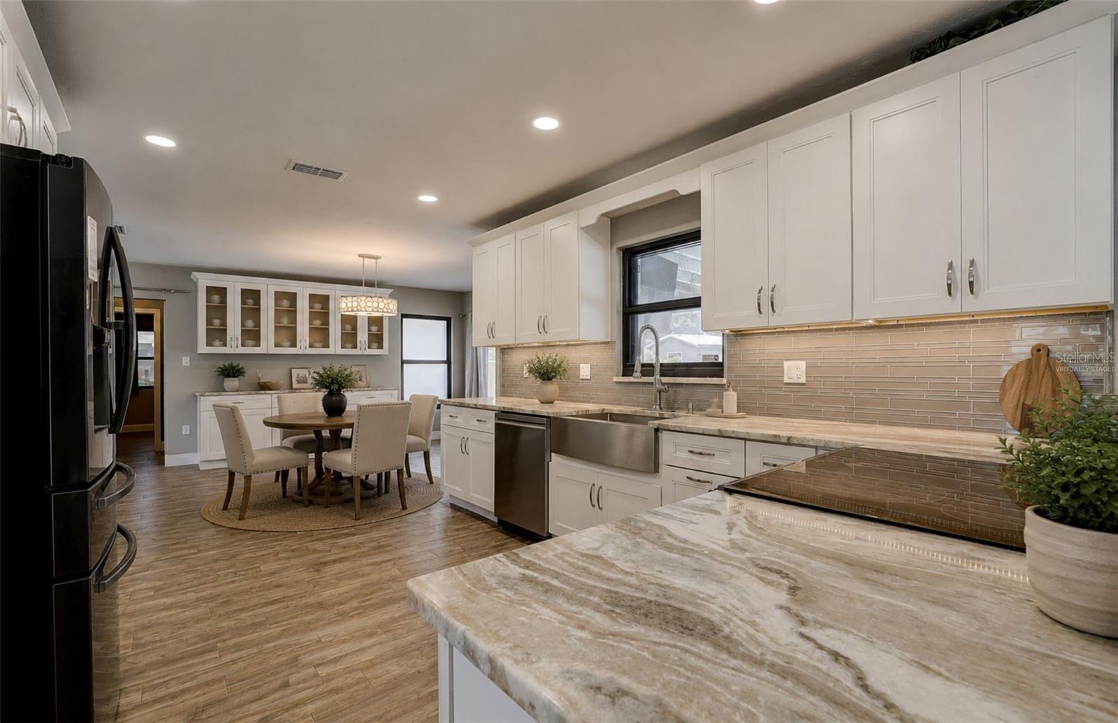 323 SUWANEE AVE — photo 17
