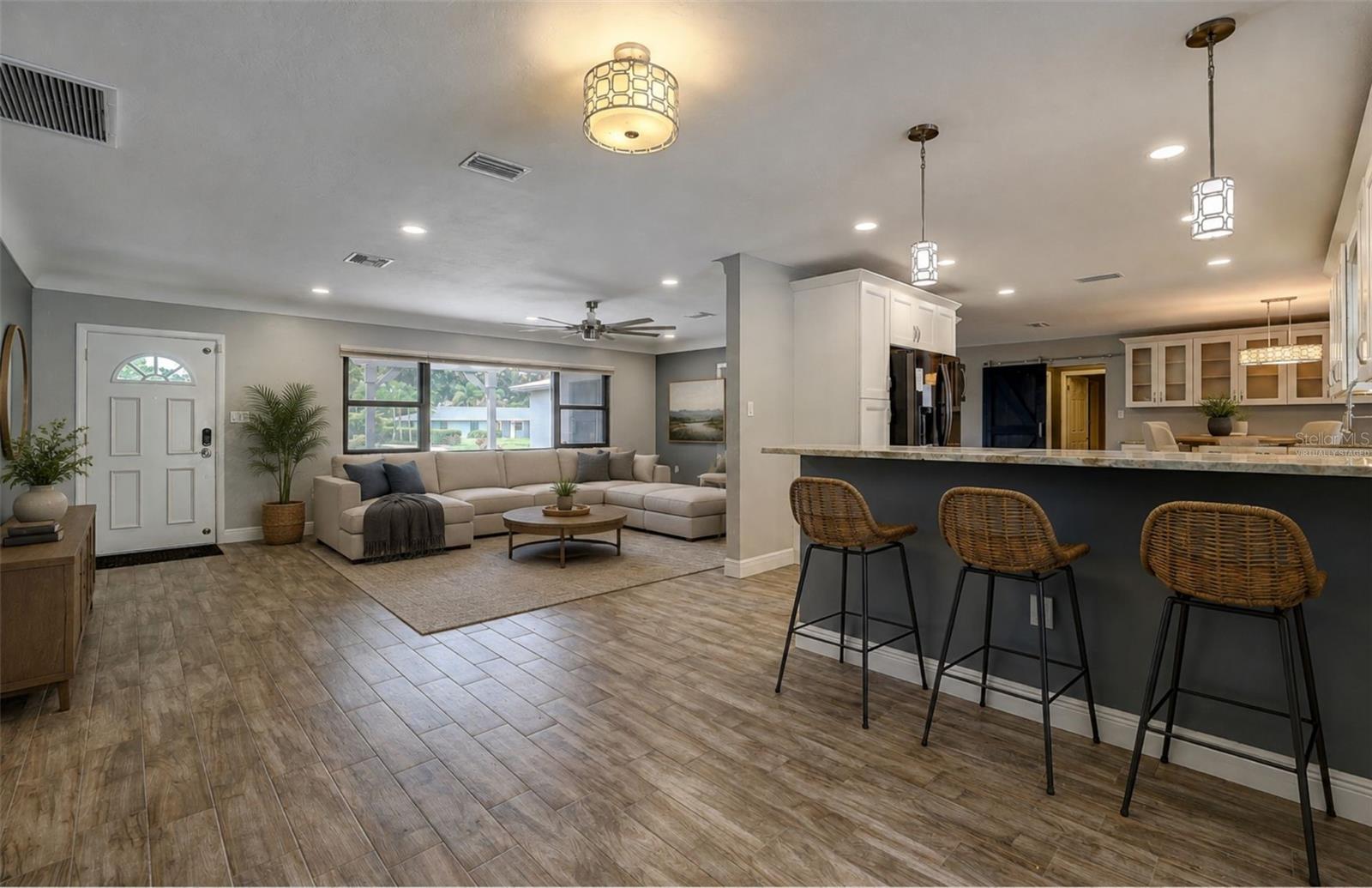 323 SUWANEE AVE — photo 13
