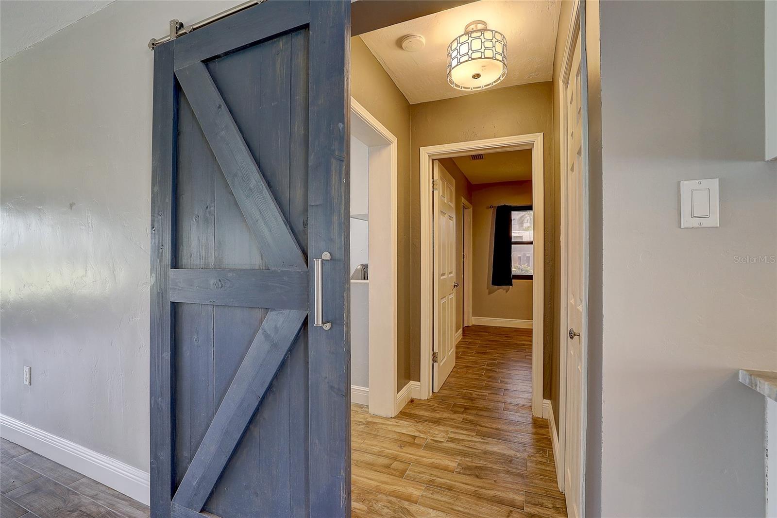 323 SUWANEE AVE — photo 47