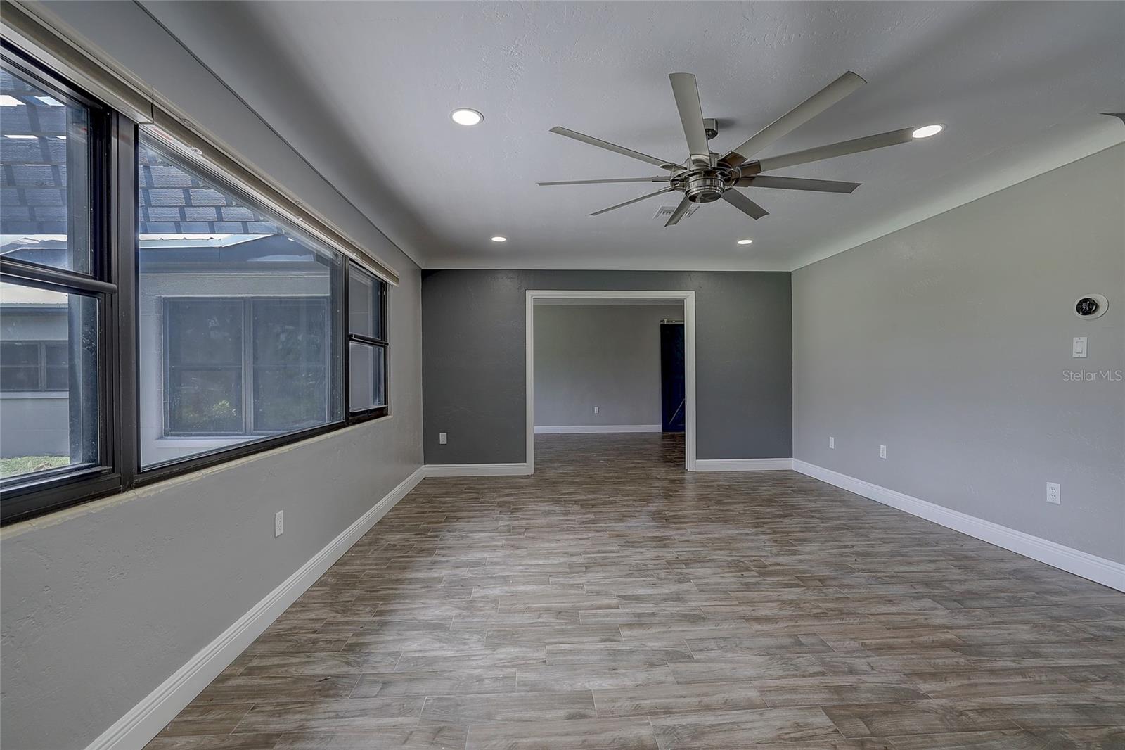 323 SUWANEE AVE — photo 6
