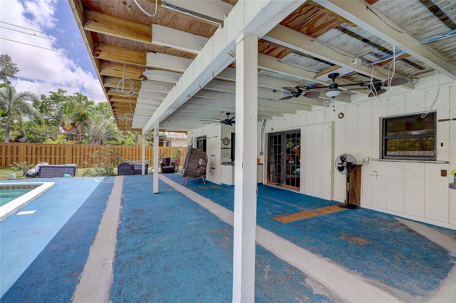 323 SUWANEE AVE — photo 61