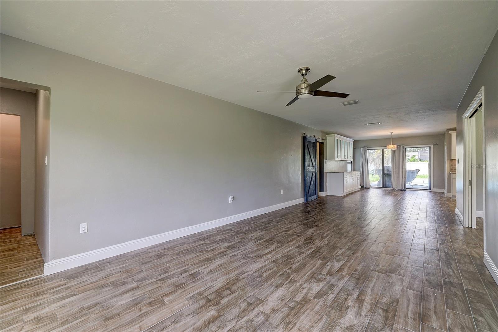 323 SUWANEE AVE — photo 27