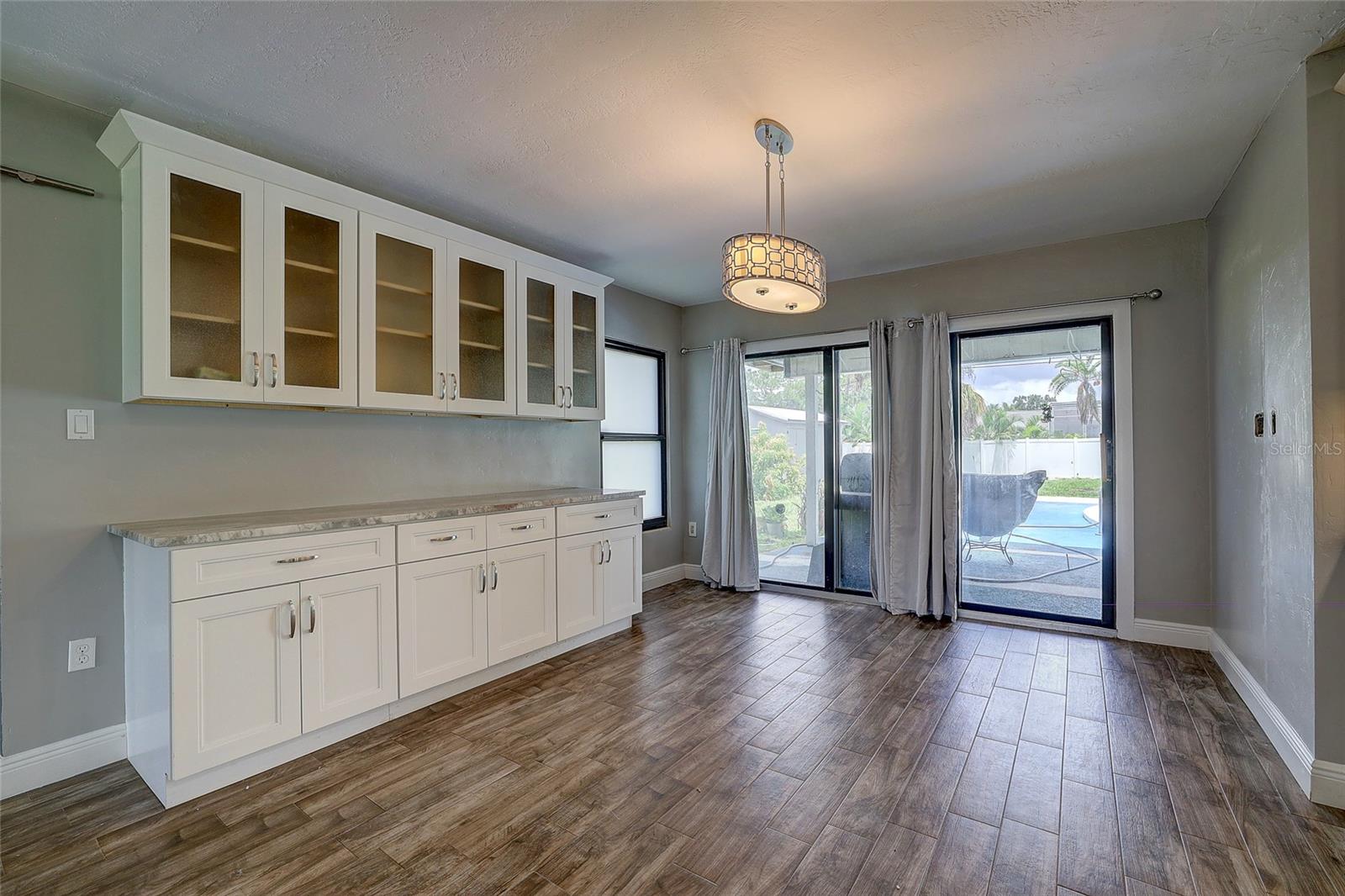 323 SUWANEE AVE — photo 29