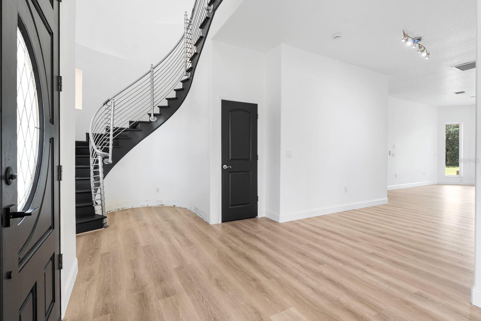 11250 MCMULLEN RD — photo 4