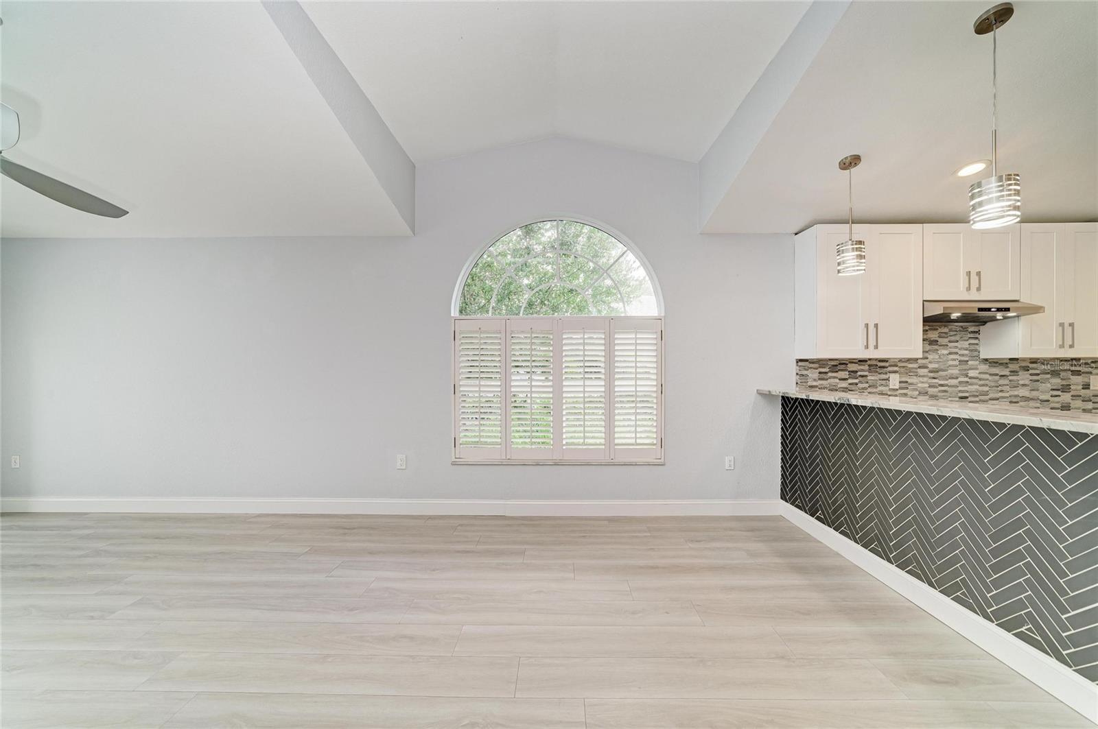 7488 ELEANOR CIR — photo 7