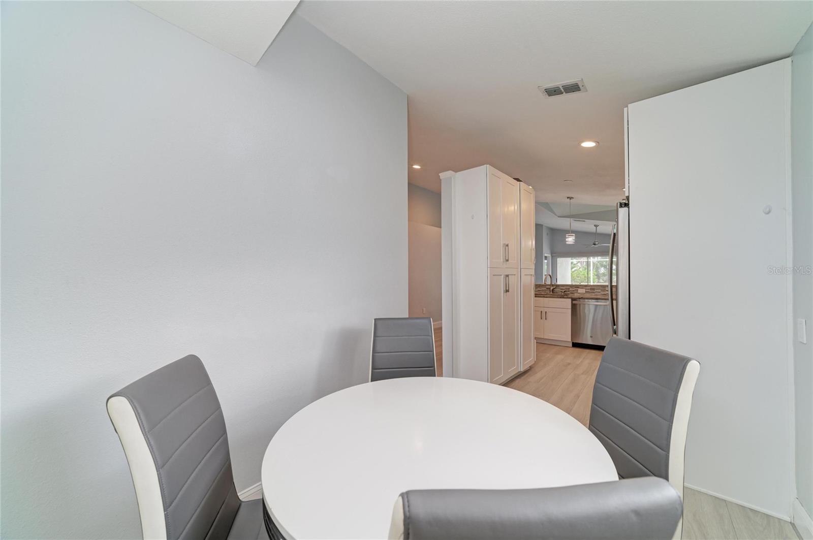 7488 ELEANOR CIR — photo 18