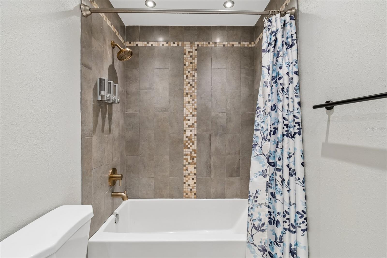 9329 AMAZON DR — photo 28