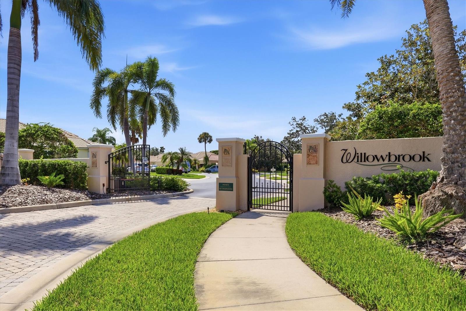 9089 WILLOW BROOK DR — photo 33