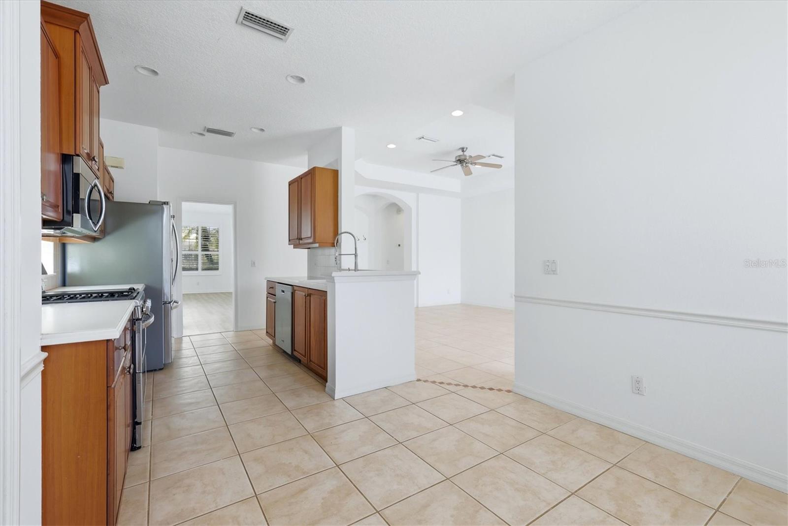 9089 WILLOW BROOK DR — photo 17