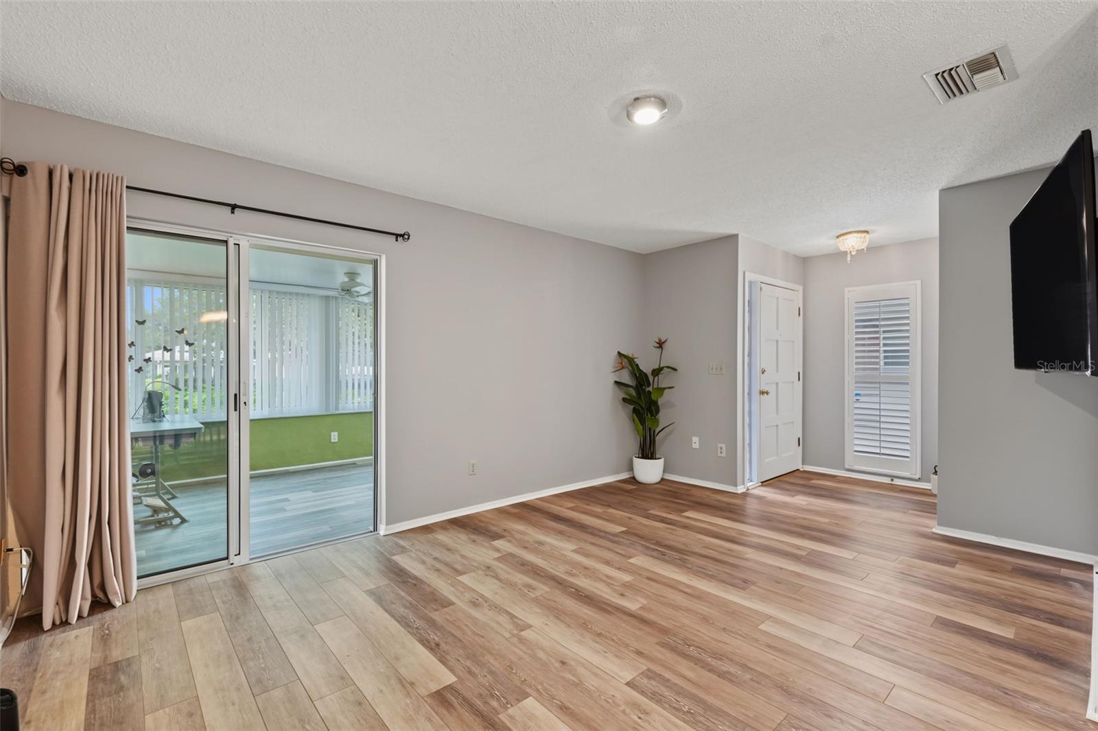 1614 BERWICK CT #D — photo 11