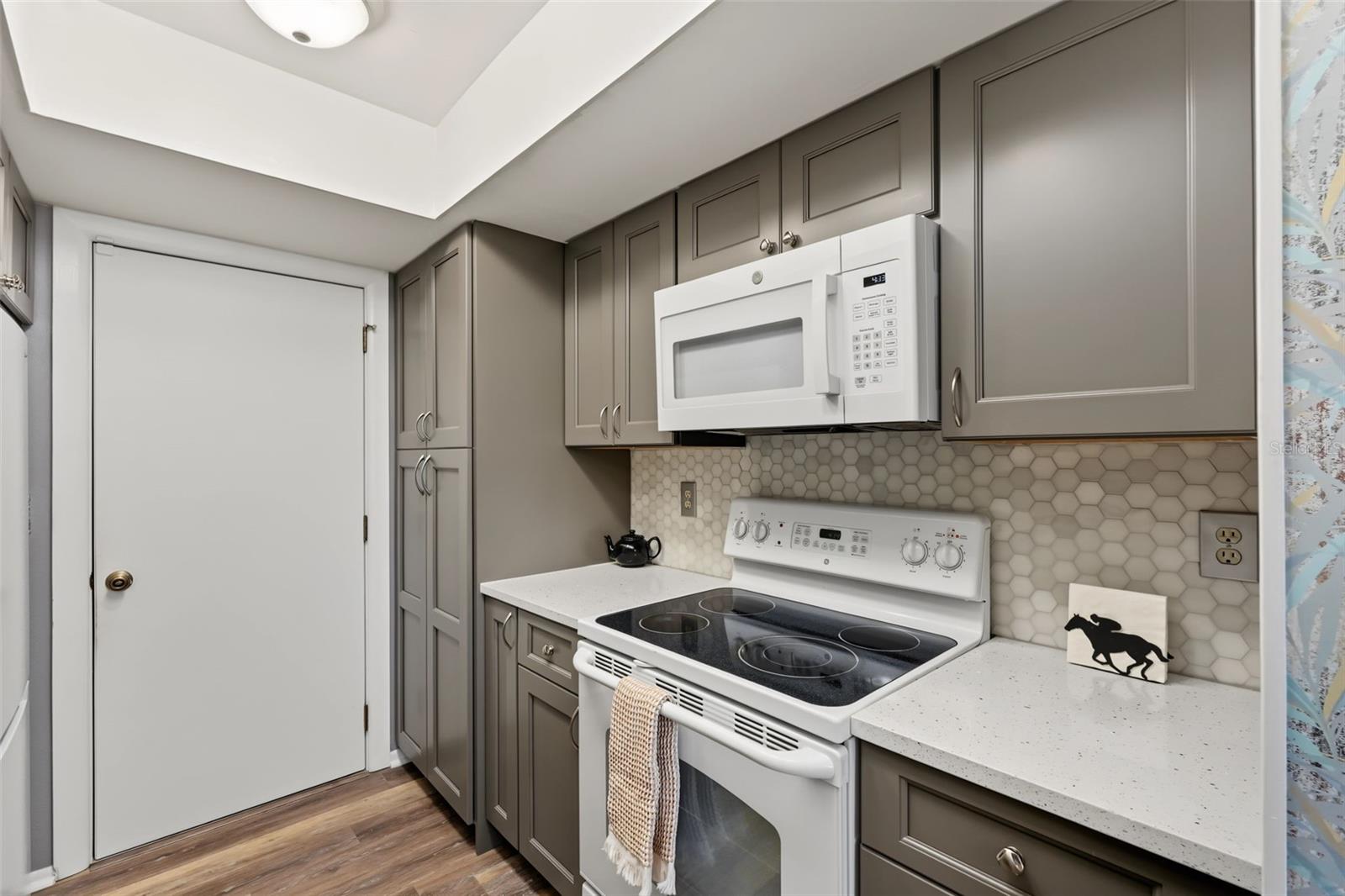 1614 BERWICK CT #D — photo 5