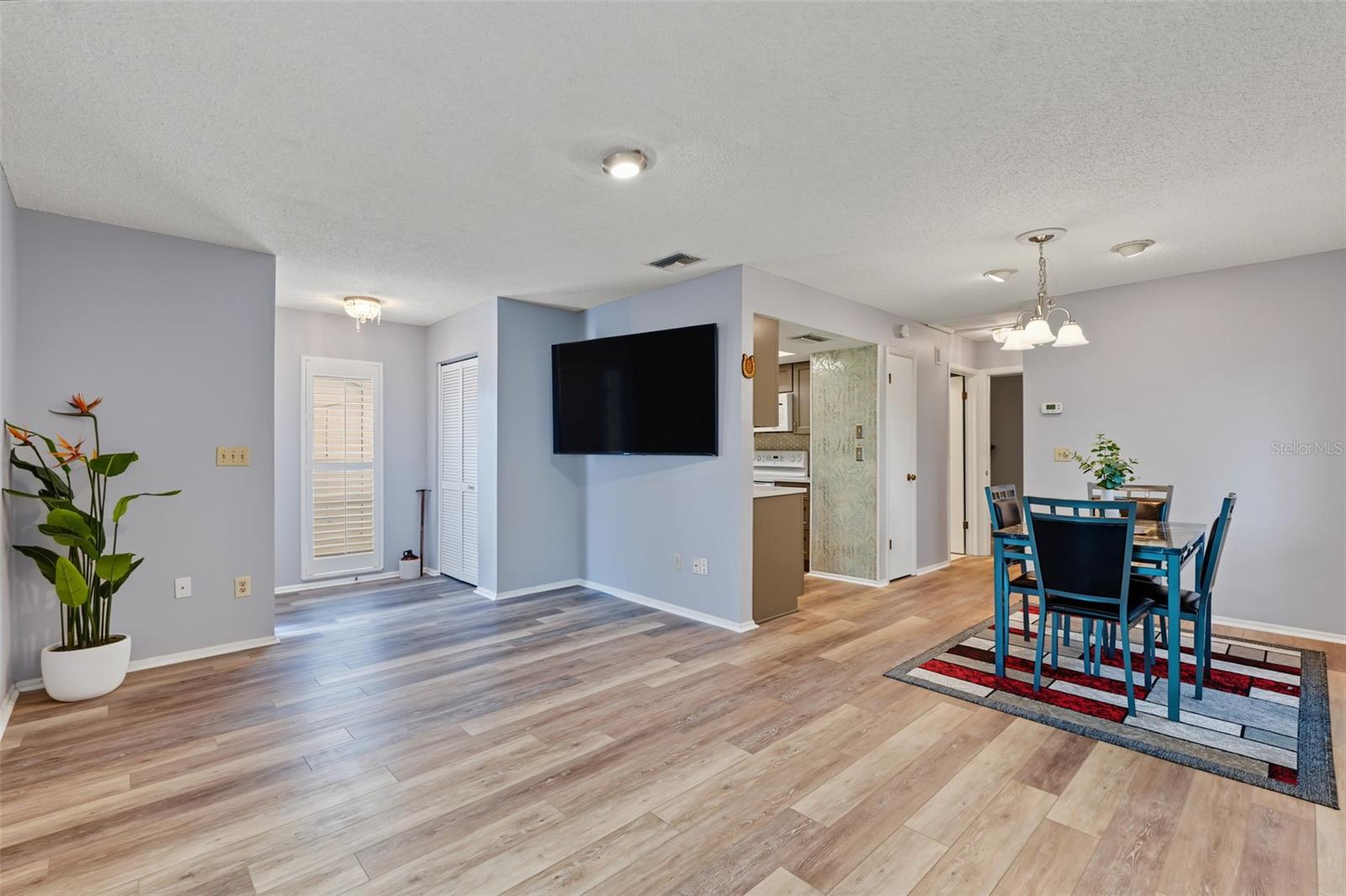 1614 BERWICK CT #D — photo 2