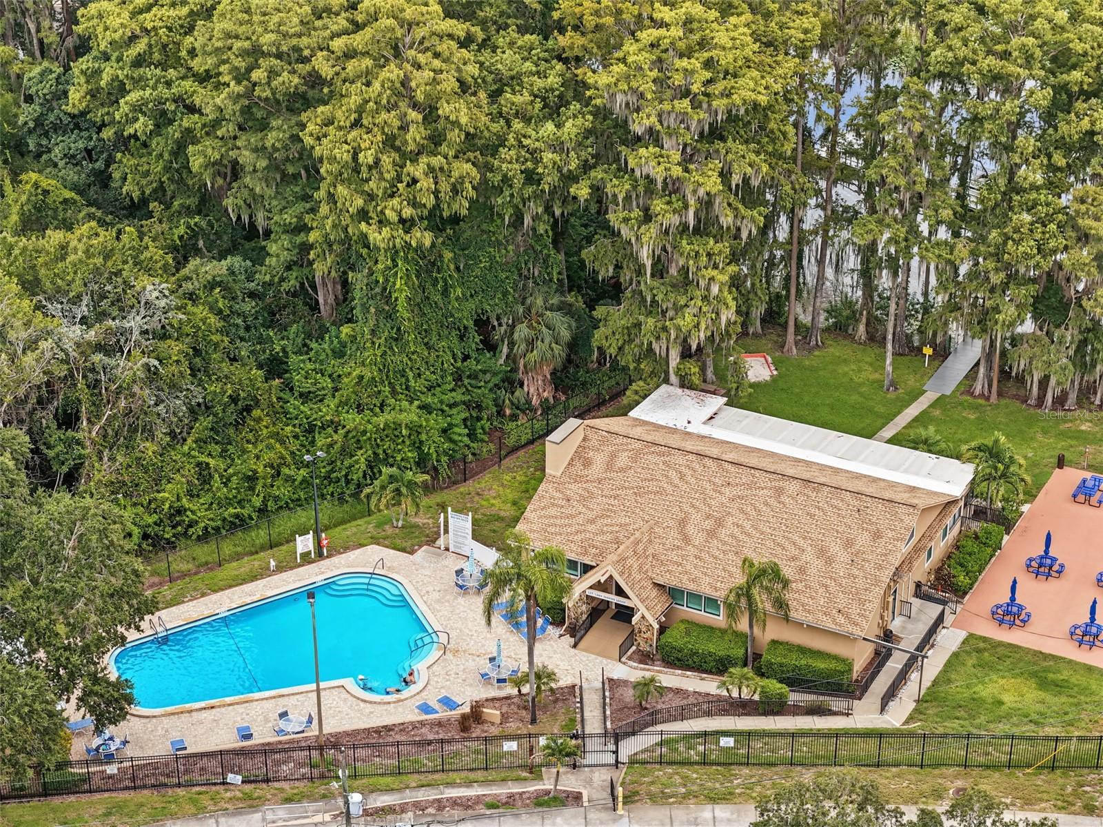 1614 BERWICK CT #D — photo 43