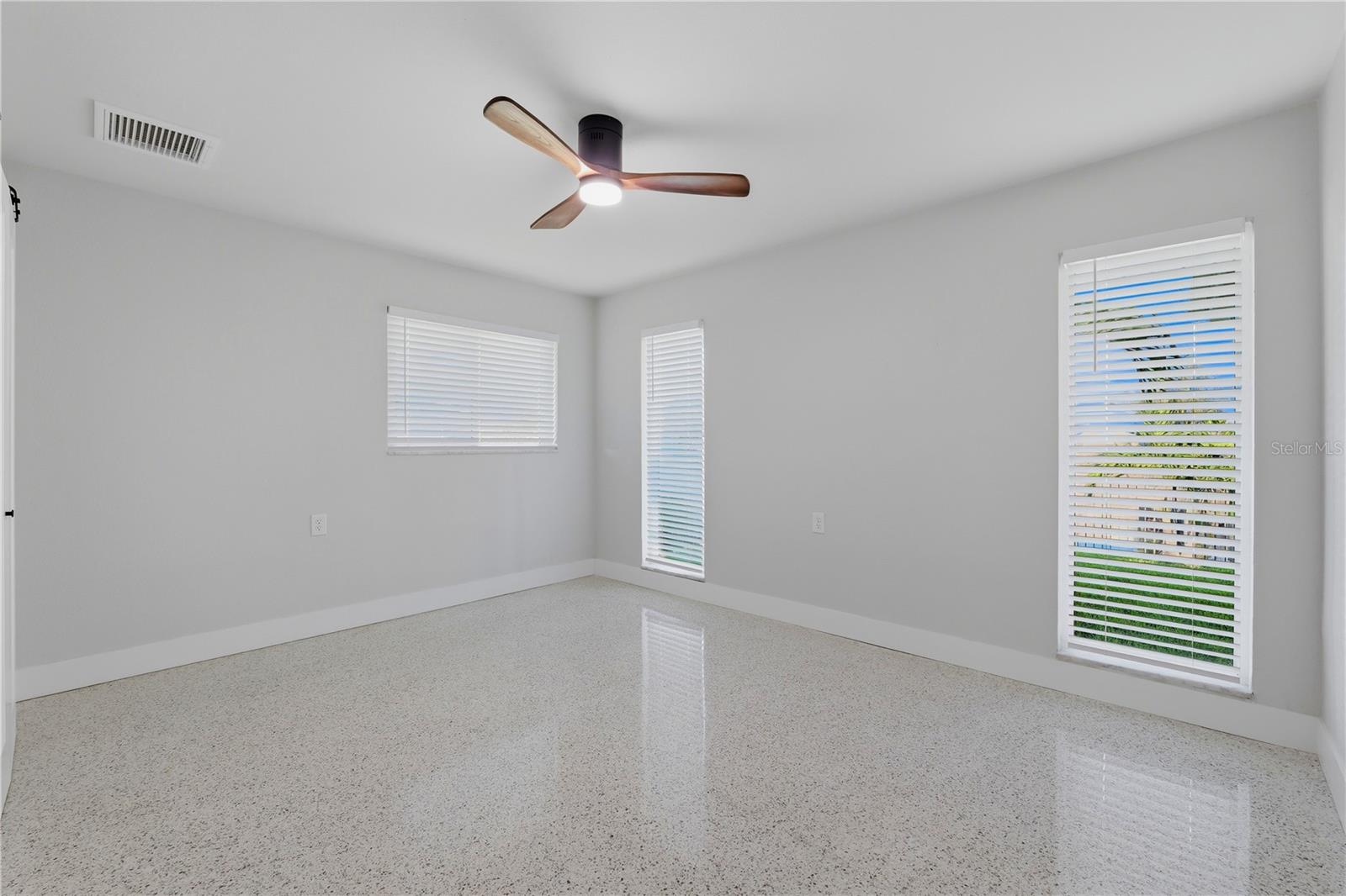 4152 13TH LN NE — photo 21