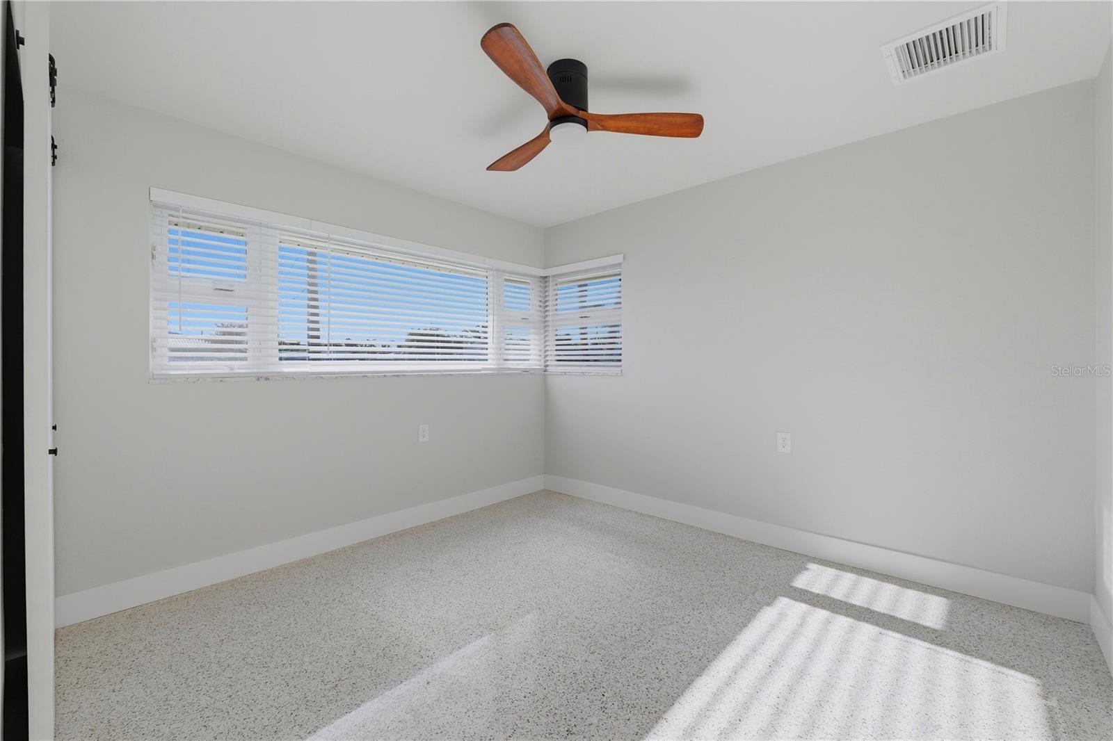 4152 13TH LN NE — photo 19