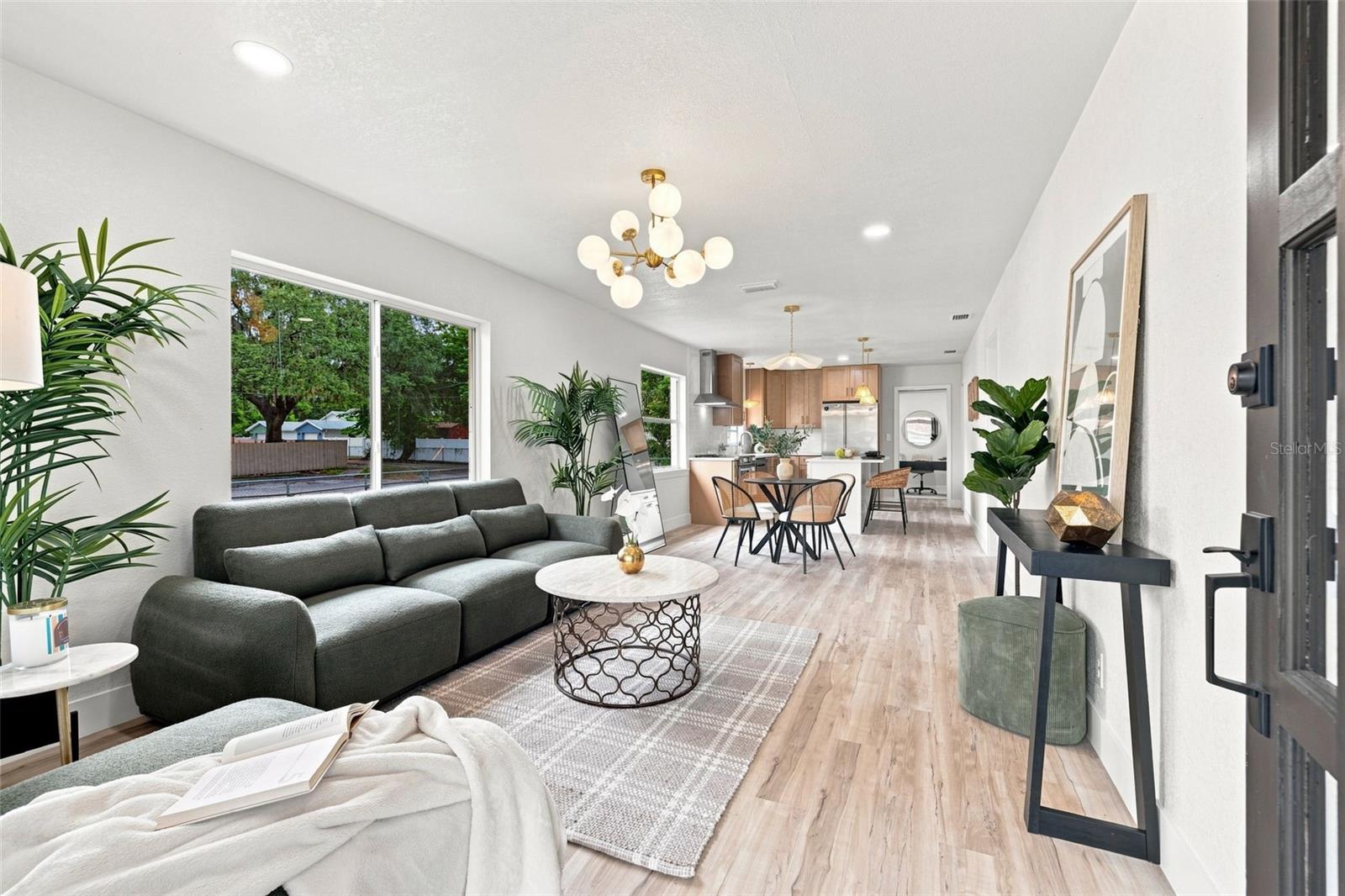 1825 E HANNA AVE — photo 4