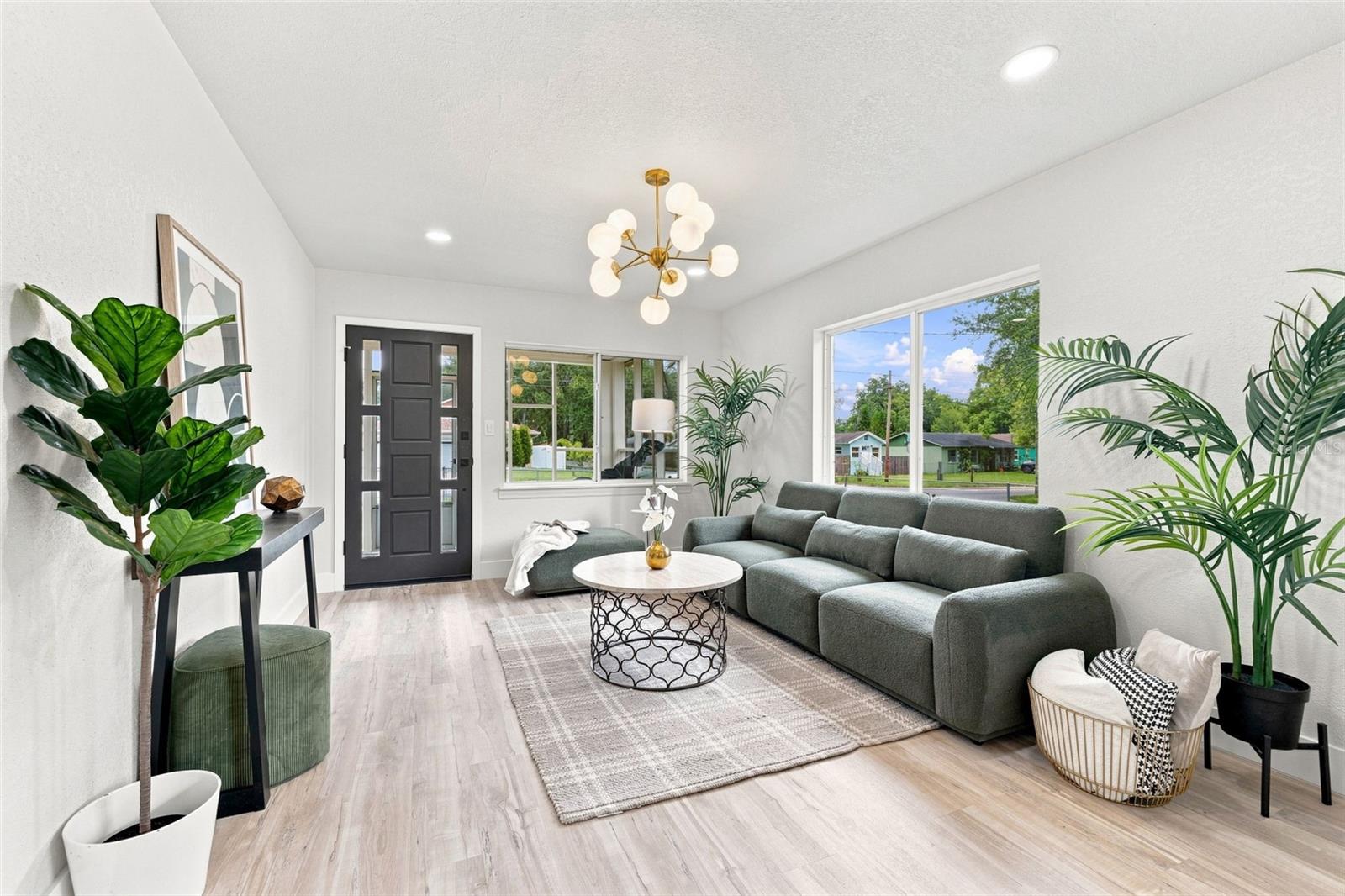 1825 E HANNA AVE — photo 5