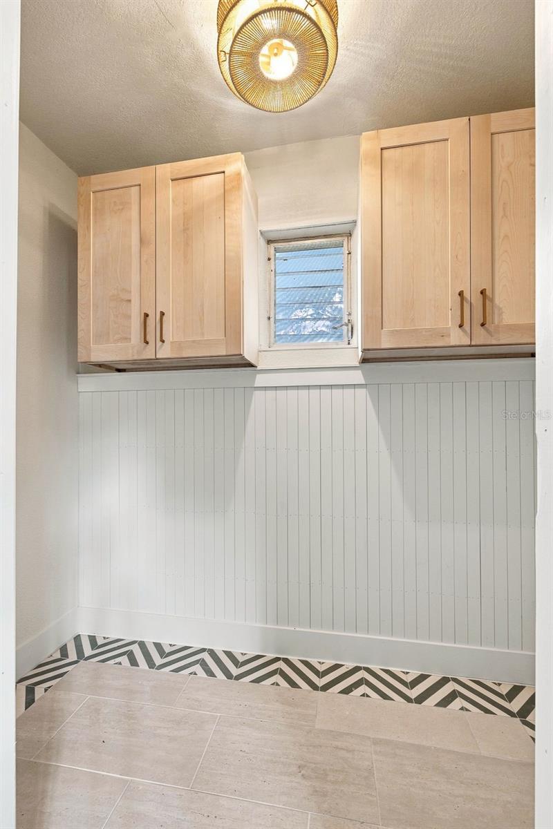 1825 E HANNA AVE — photo 22