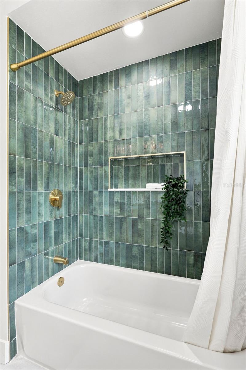 1825 E HANNA AVE — photo 18