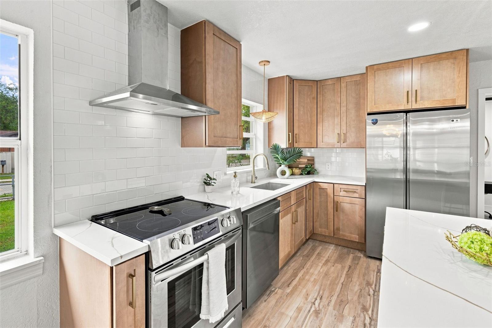 1825 E HANNA AVE — photo 12