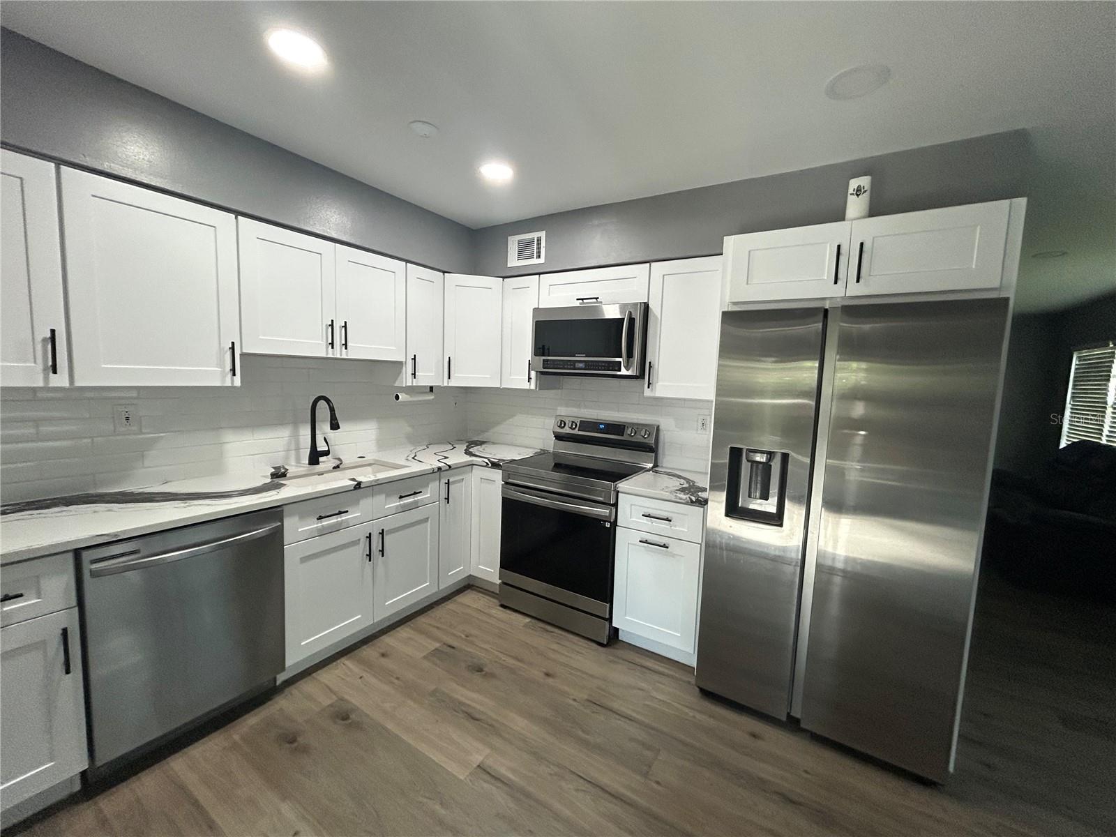 707 LAKEWOOD AVE — photo 10